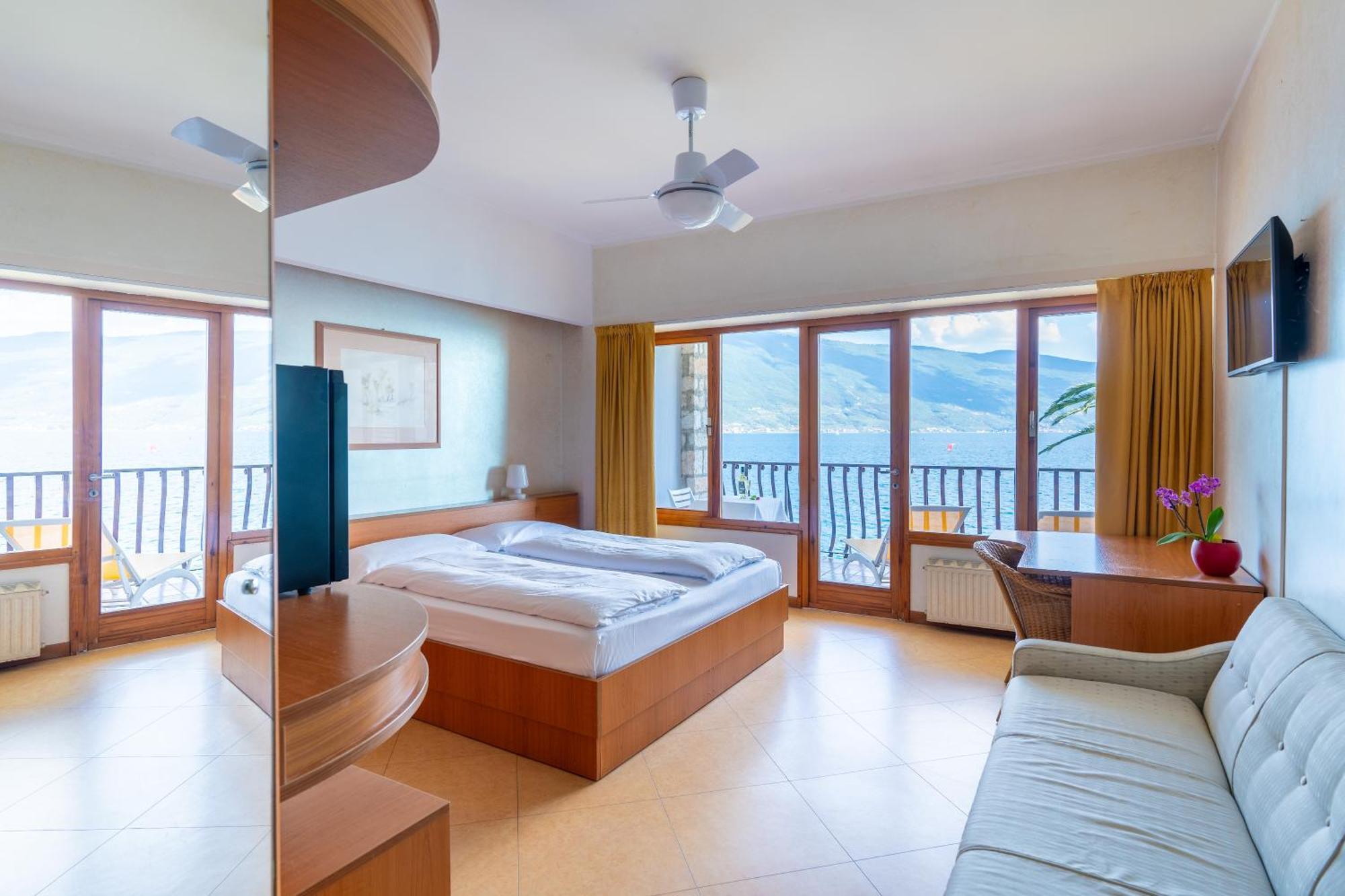 Hotel Forbisicle ติญญาเล ภายนอก รูปภาพ